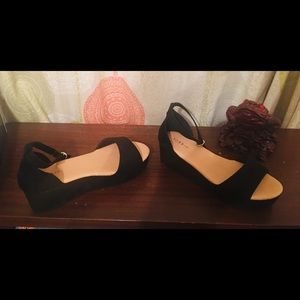 ☃️Torrid black suede platform dress shoes size 10W